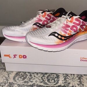 NEW Dunkin’ Saucony Sneakers with laces